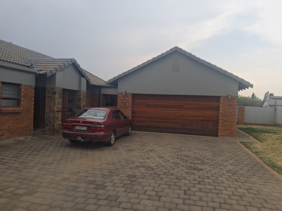 To Let 3 Bedroom Property for Rent in Somerton Estate Free State